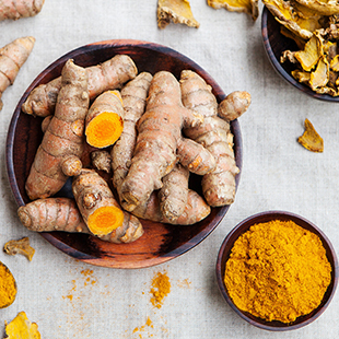 Diese Sommerrezepte mit Kurkuma machen schlank